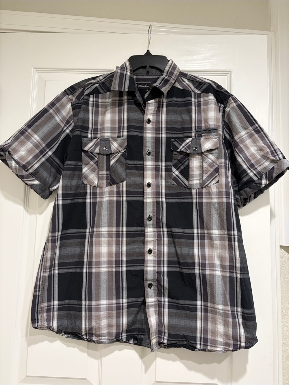 Men's Short-Sleeve Plaid Button-Up Shirt - Black & Gray